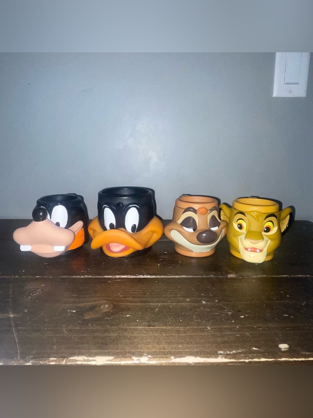 Vintage 3 D cups from the 90s Looney Tunes , goofy, and lion king mugs bundle